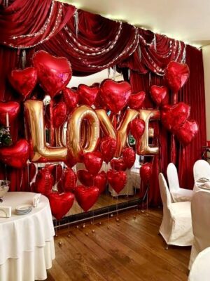 Оформлення кульками на день Валентина "LOVE"